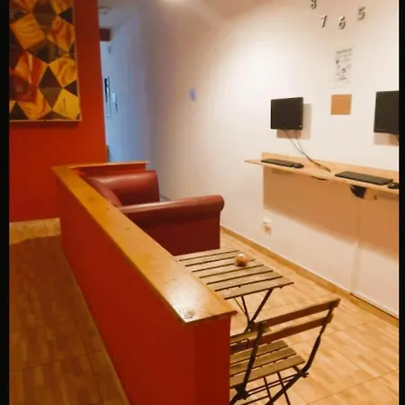 Hostal Break N Bed *