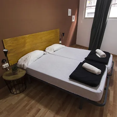 Break N Bed Hostal