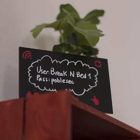 Break N Bed Hostal