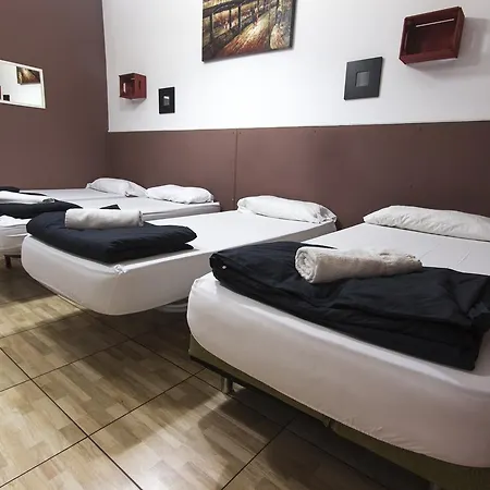 Break N Bed Hostal